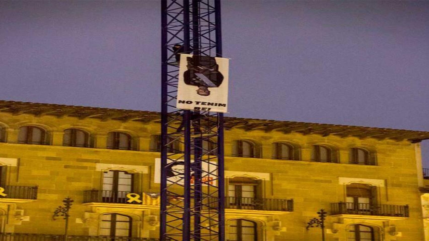 Pancarta contra el Rey Felipe VI en Vic.