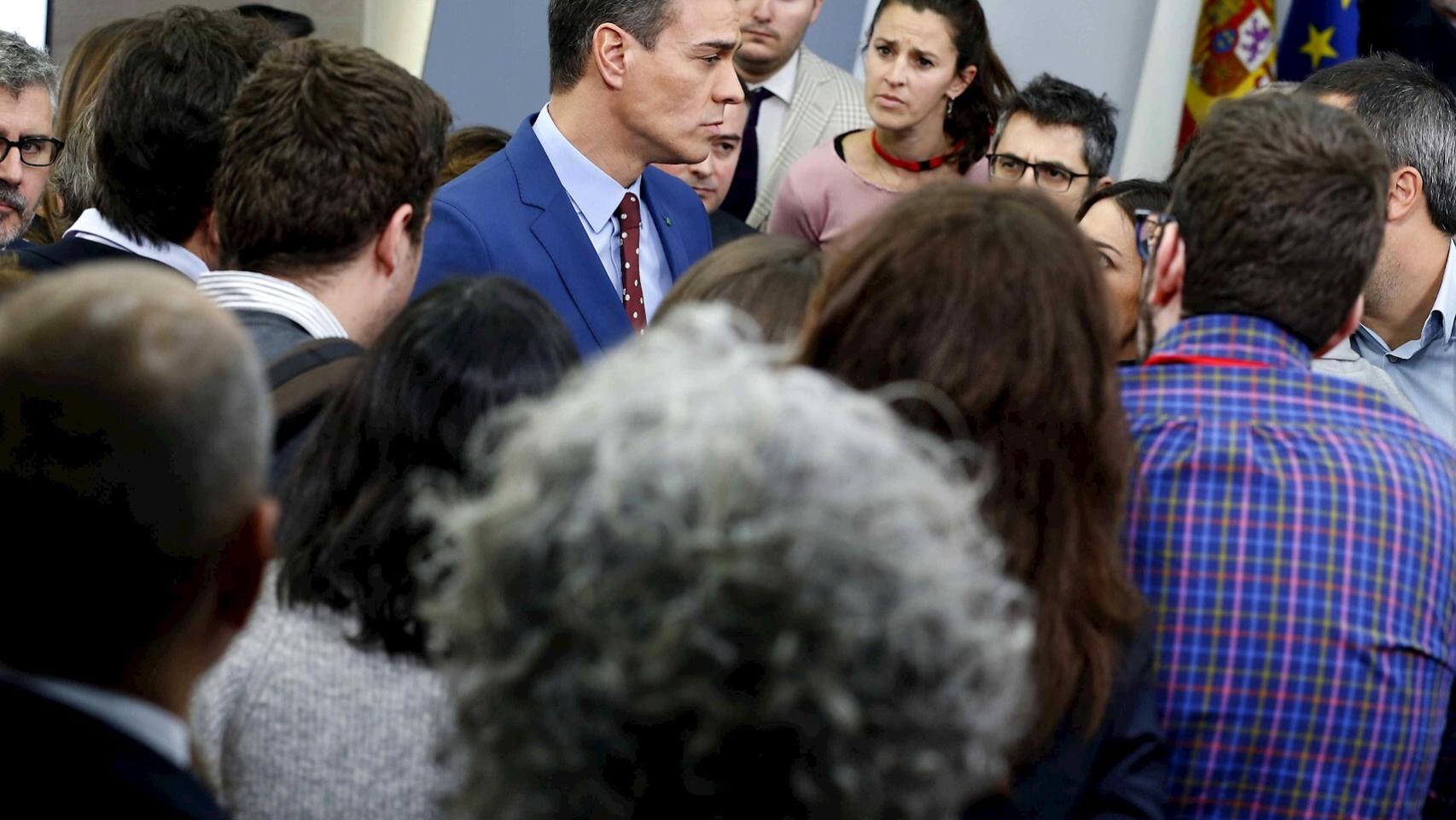 Pedro Sánchez, en conversación informal con periodistas al terminar su comparecencia sin preguntas.