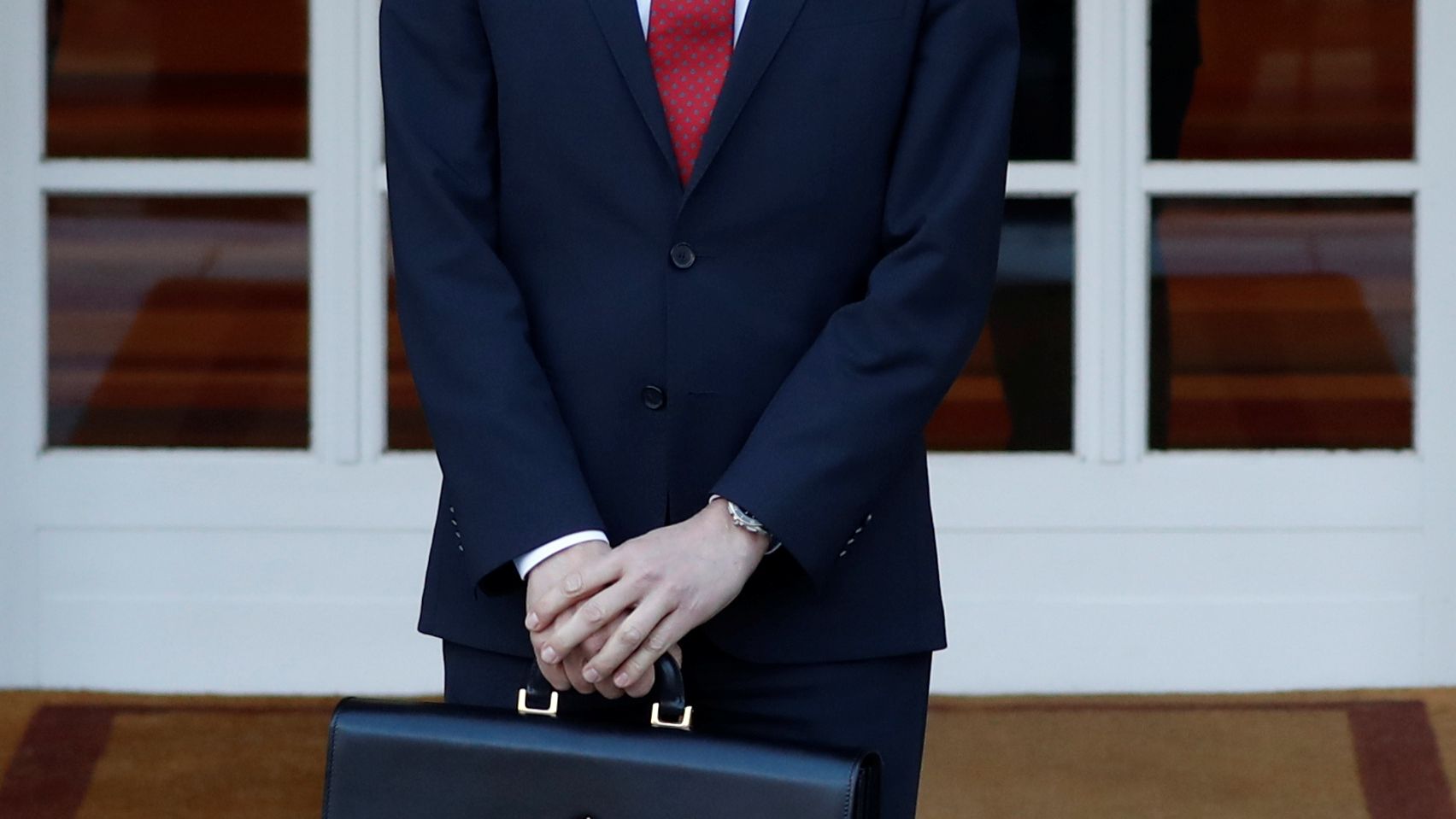 El ministro de Ciencia, Pedro Duque, llegando a la primera reunión del gabinete en el Palacio de la Moncloa.