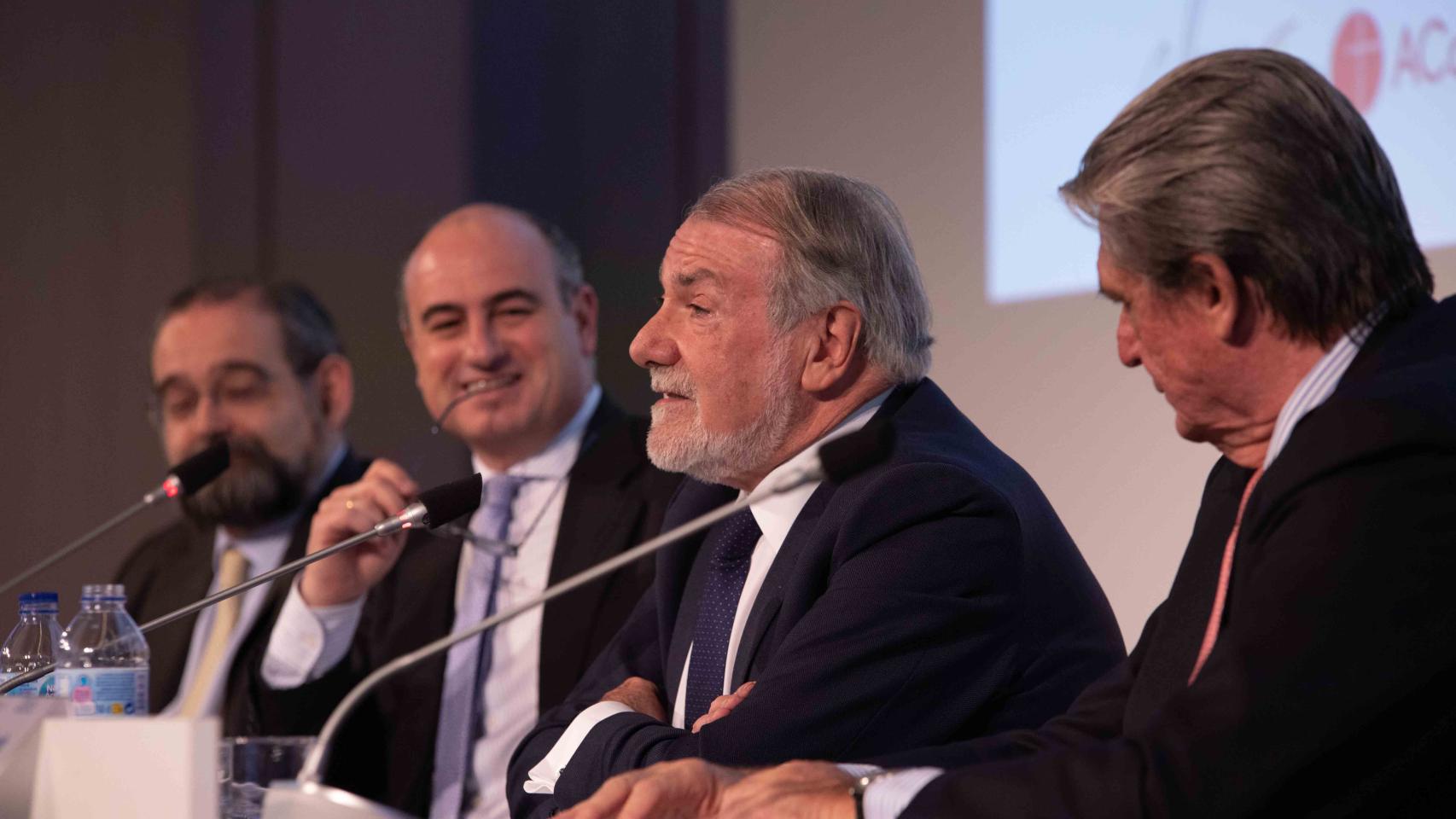 Jaime Mayor Oreja durante el coloquio 'Una toma de conciencia'.
