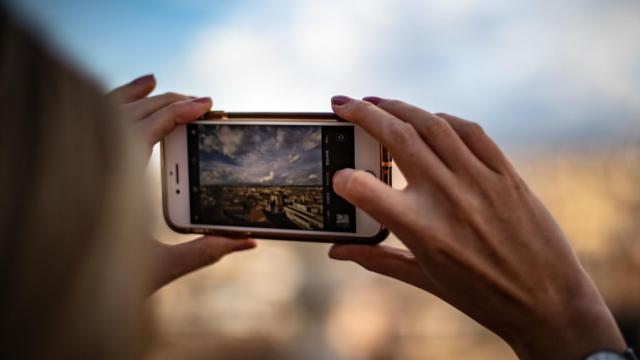 Persona realizando fotografía.