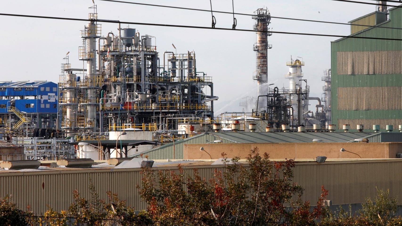 Vista del polígono y alrededores donde se ubica IQOXE, la empresa química que sufrió la explosión en Tarragona.