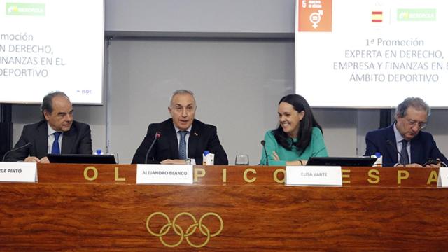 Alejandro Blanco presentando el curso para mujeres