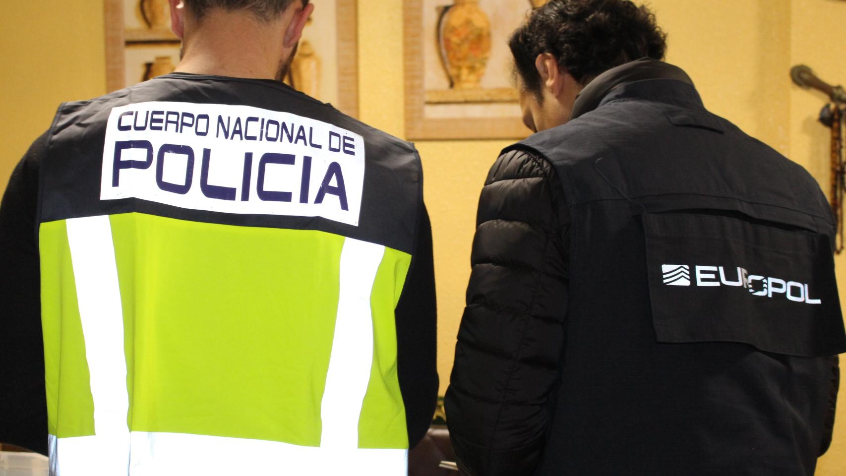 Agentes de la Policía y Europol.