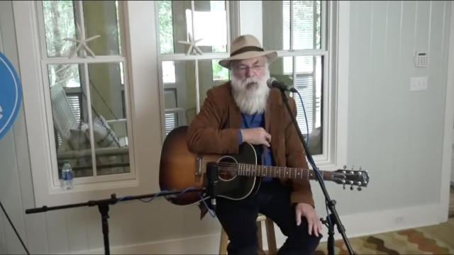 David Olney actuando.