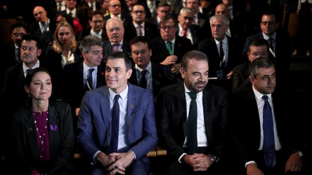 La ministra de Comercio, Industria y Tursimo, Reyes Maroto; el presidente del Gobierno, Pedro Sánchez; el presidente de Exceltur y Vicepresidente Ejecutivo y CEO de MELIA Hoteles, Gabriel Escarrer; y el secretario general del World Tourism Organization, Zurab Pololikashvili.
