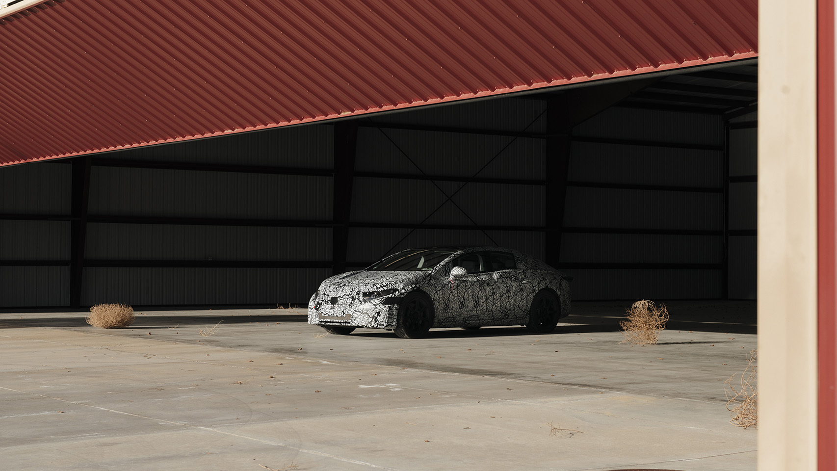 Modelo en preproducción del sedán eléctrico de Mercedes.