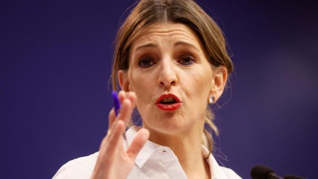 La ministra de Trabajo, Yolanda Díaz, en rueda de prensa para anunciar la subida del SMI.