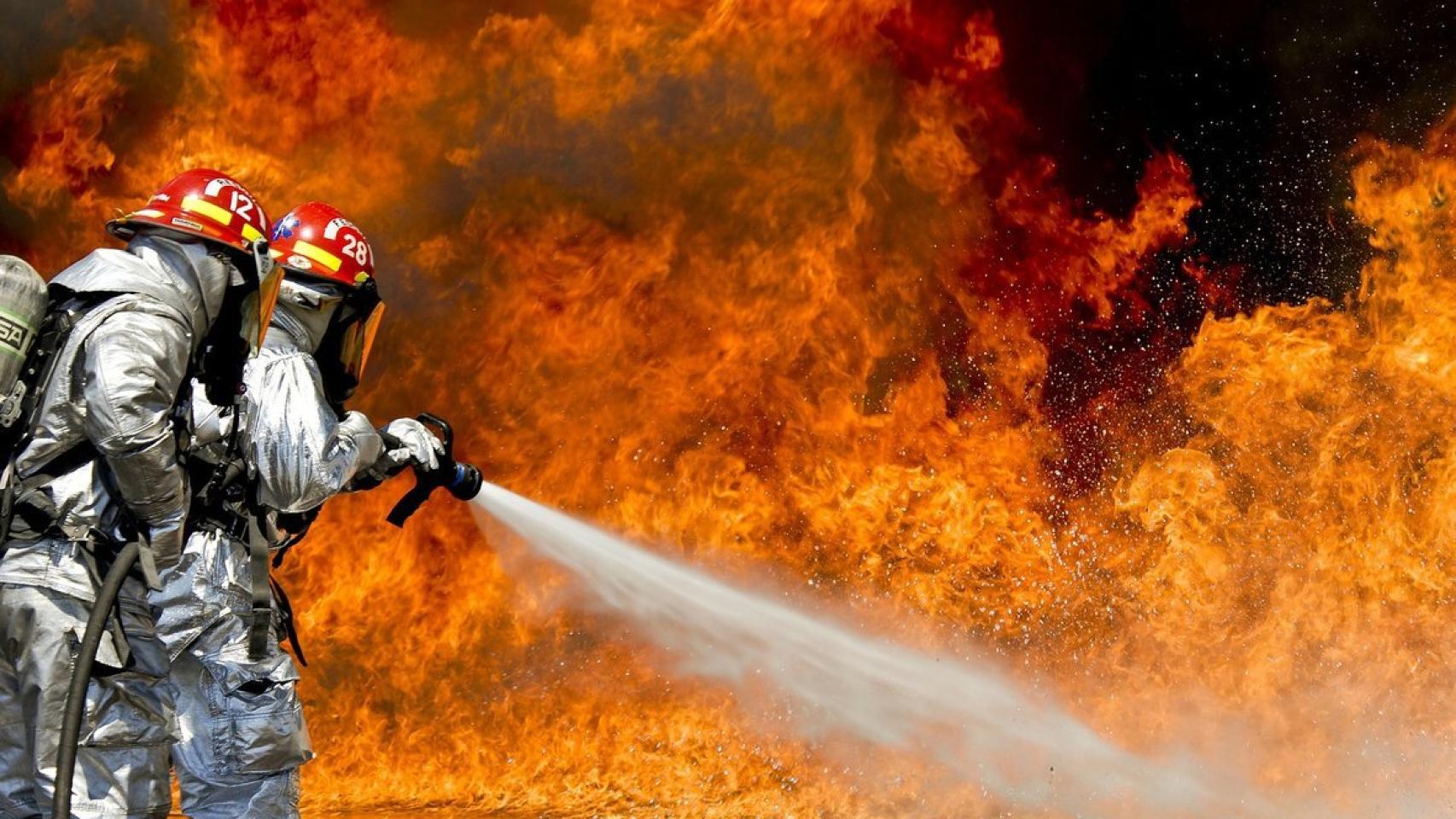 bomberos fuego agua