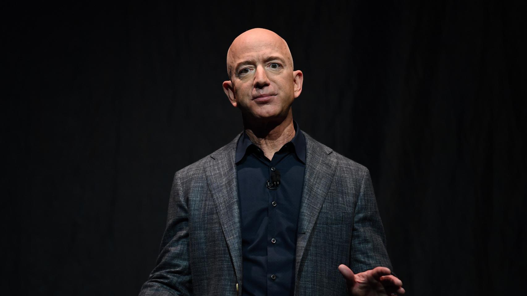 Jeff Bezos dejará su puesto al frente de Amazon