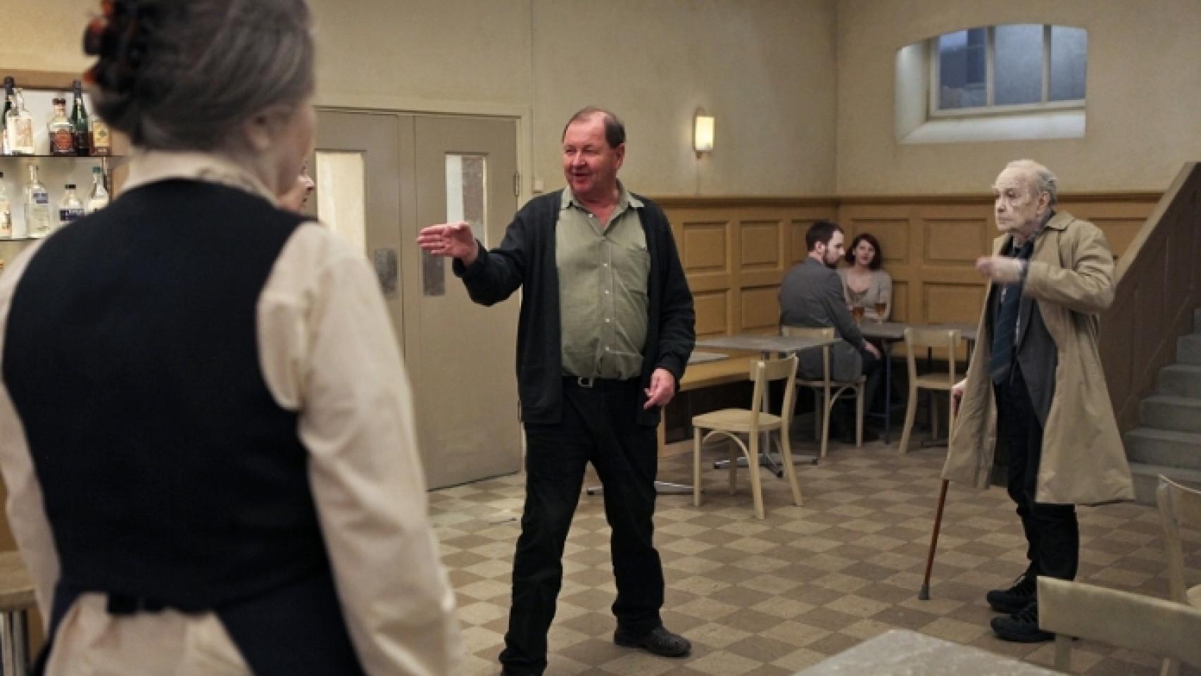 Roy Andersson entre dos actores
