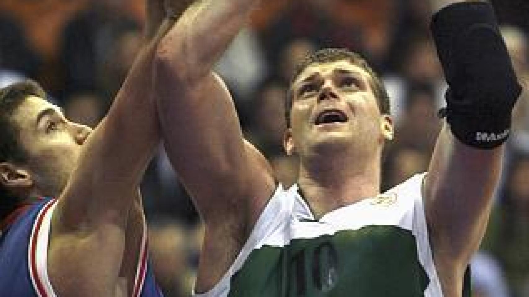 Robert Archibald durante un partido en Zagreb
