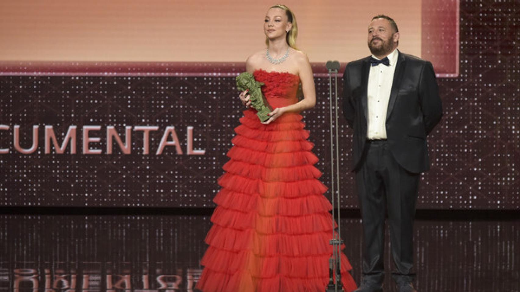 Ester Expósito y Pepón Nieto, en la gala de los Goya