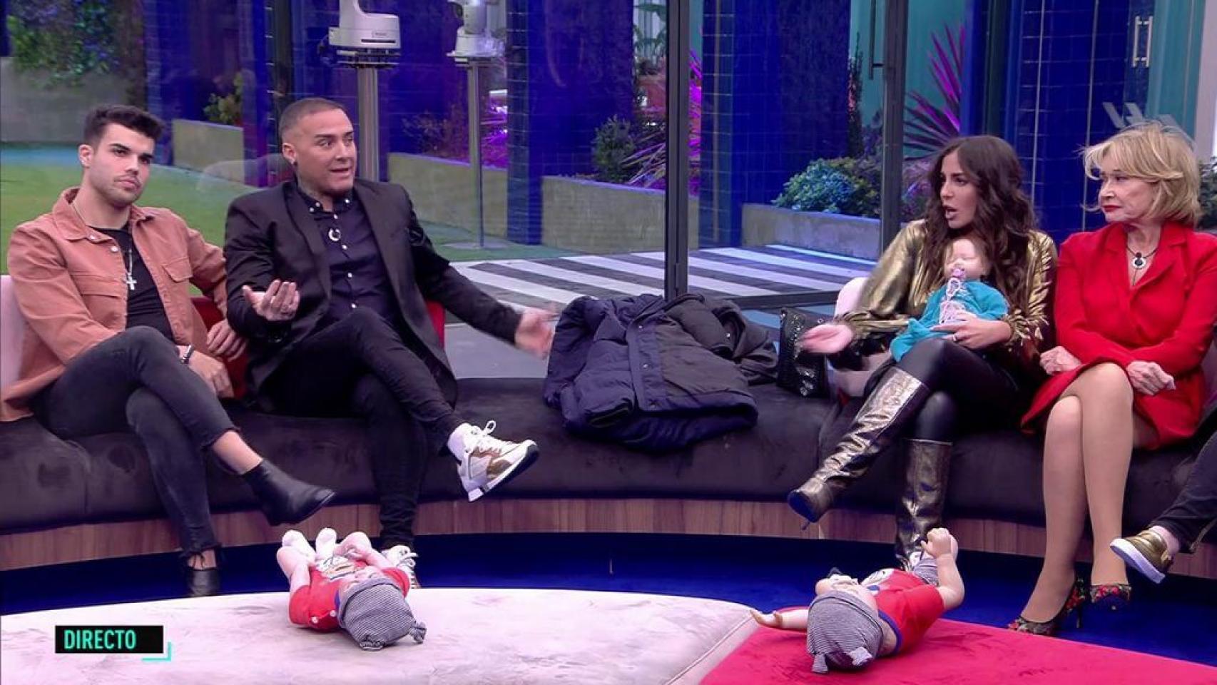 Pol Badía, Dinio García, Anabel Pantoja y Mila Ximénez en 'El tiempo del descuento'