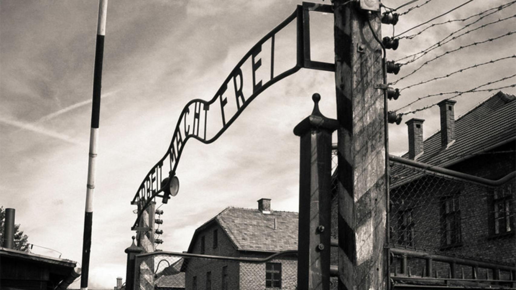 Imagen de archivo de la entrada del campo de concentración de Auscwitz, en Polonia.