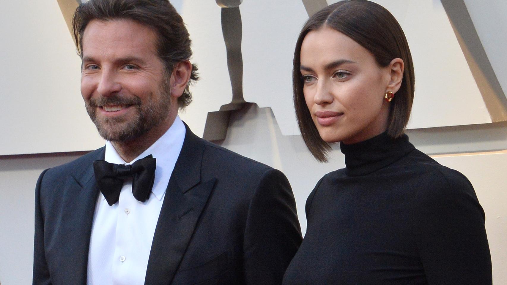 Irina Shayk y Bradley Cooper, en una alfombra roja.