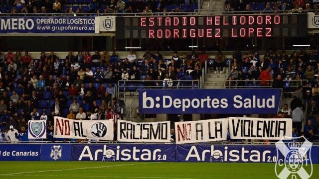 La pancarta del Tenerife en apoyo a Iñaki Williams