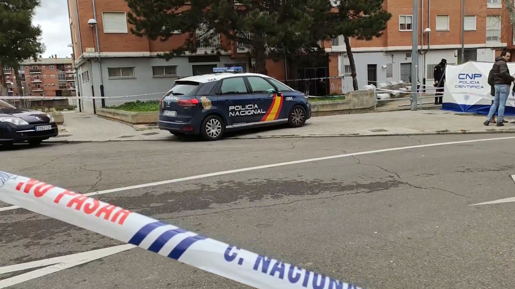 El joven se encontraba paseando con su hija por una céntrica calle de Salamanca.