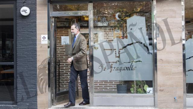 El Rey saliendo de la taberna andaluza donde ha celebrado su cumpleaños.