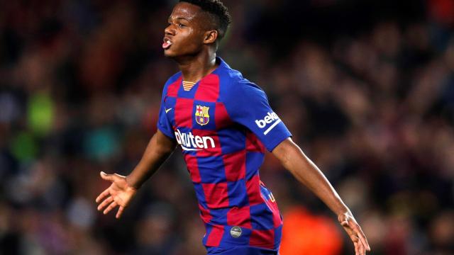 Ansu Fati celebra uno de los goles del partido