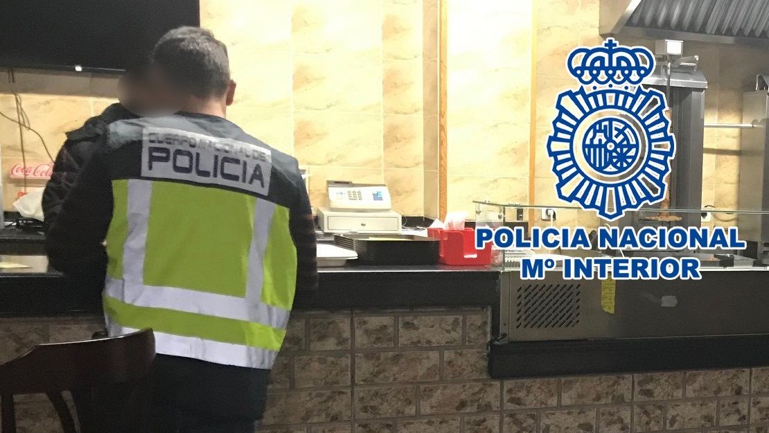 La Policía Nacional cierra el local.
