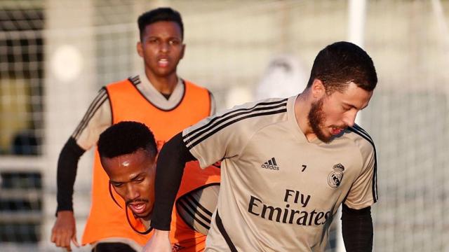 Eden Hazard, junto a Eder Militao y Rodrygo Goes en el entrenamiento