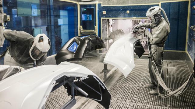 Dos trabajadores de la planta de Nissan en Barcelona