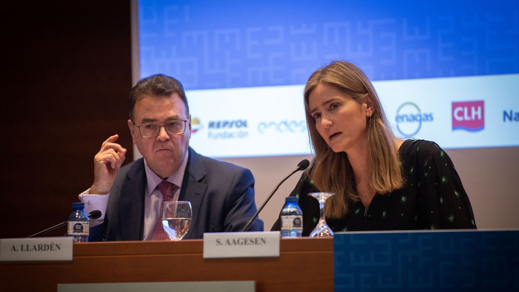 La secretaria de Estado de Energía, Sara Aagesen, junto al presidente de Enagás, Antonio Llardén, en Barcelona.