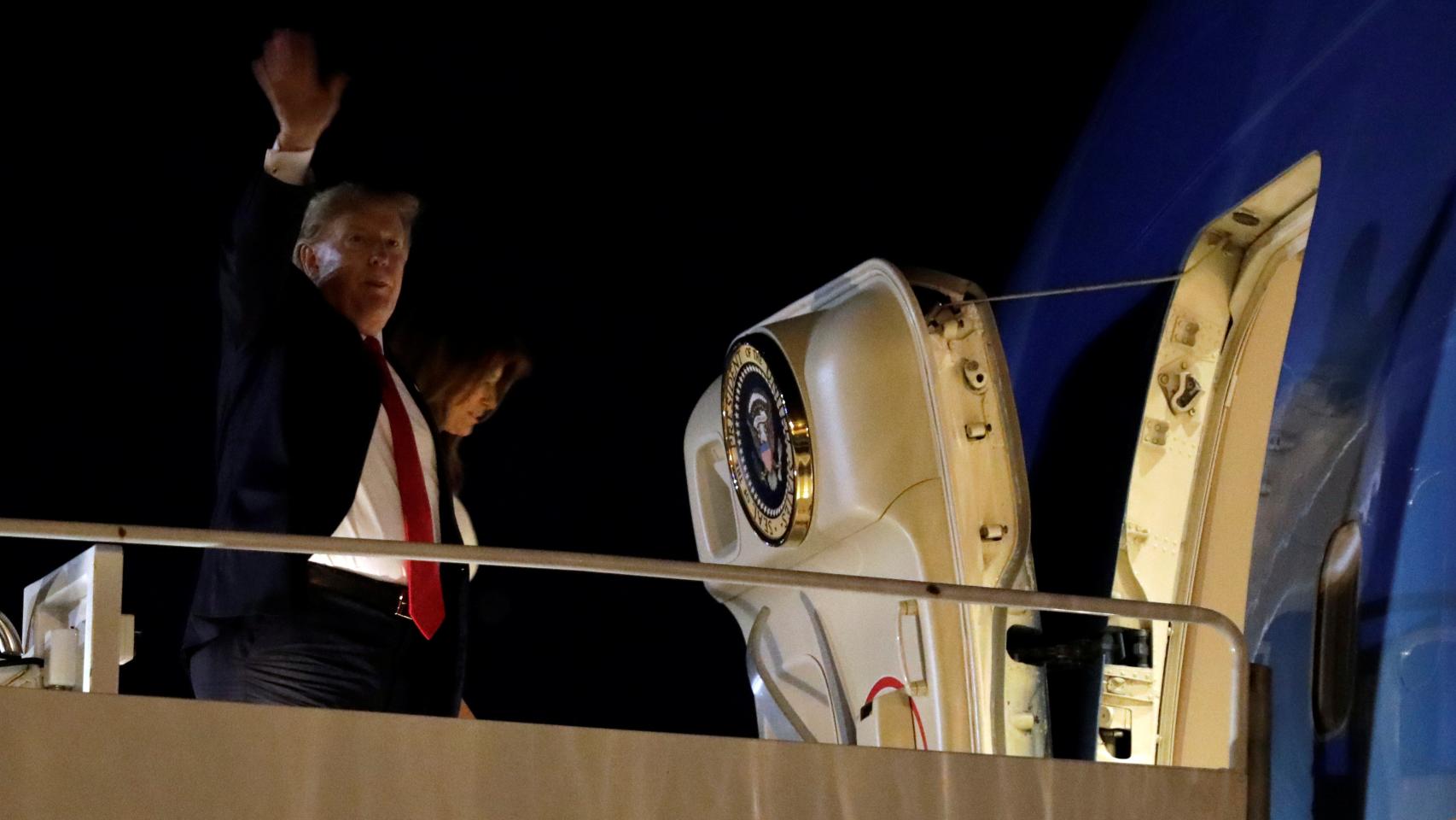 Trump sube al Air Force One este lunes