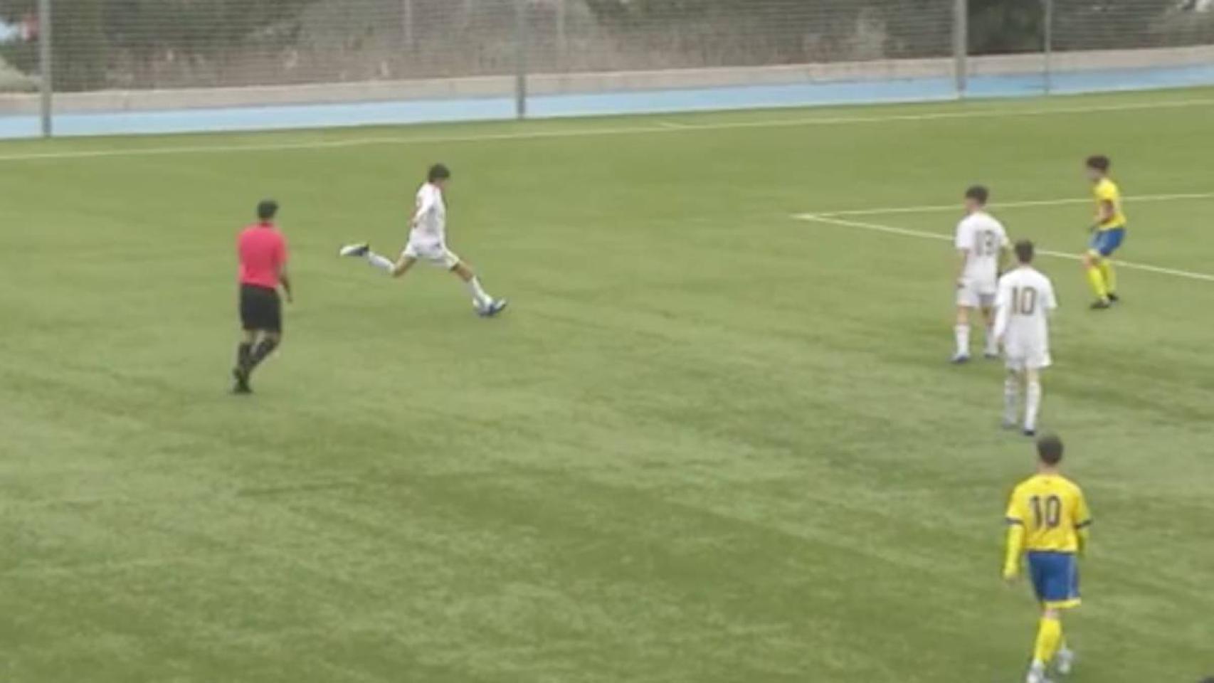 Elyaz, hijo de Zidane, en un partido del Cadete B