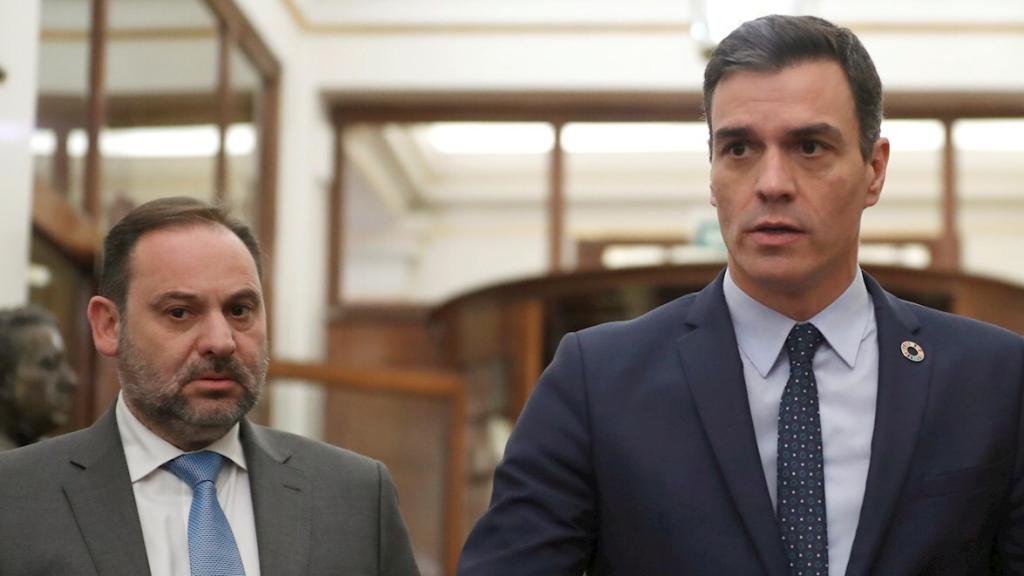 Pedro Sánchez, junto a José Luis Ábalos y Santos Cerdán, este martes en el Congreso.
