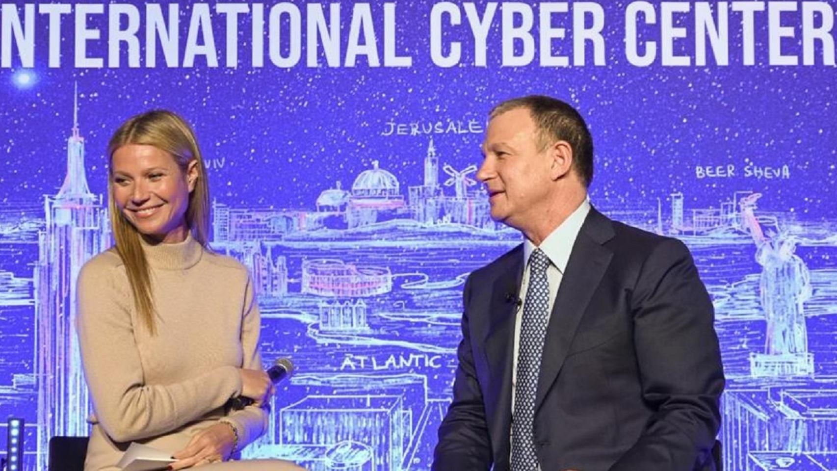 La actriz Gwyneth Paltrow y el inversor Erel Margalit, en la inauguración del centro de ciberseguridad de Nueva York