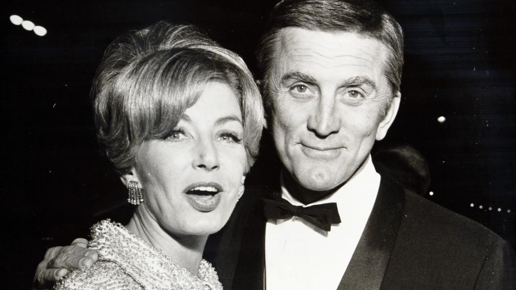 Kirk Douglas y su esposa Anne Buydens.