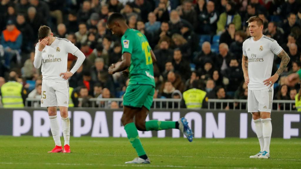 Kroos y Valverde se lamentan tras un gol de la Real Sociedad en la eliminatoria de 2020