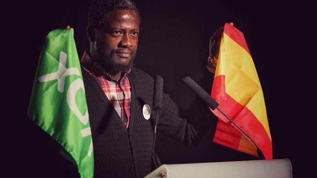 Bertrand Ndongo es de origen camerunés y asesora a Monasterio