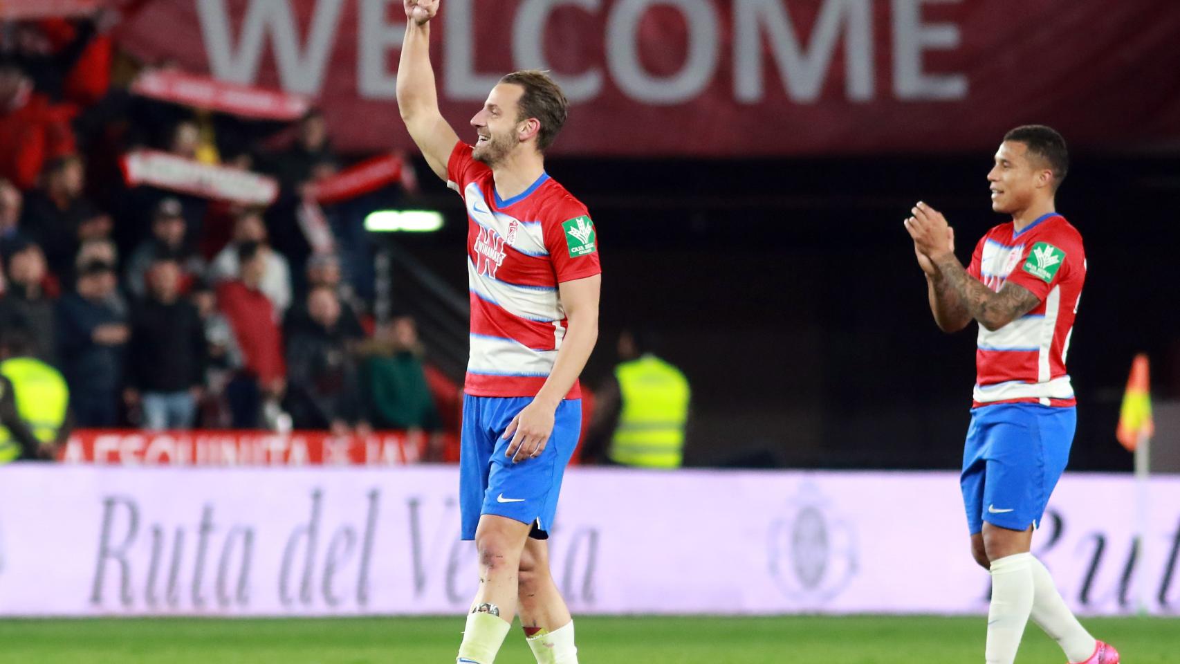Soldado celebrando con el Granada