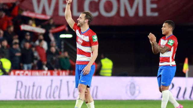 Soldado celebrando con el Granada