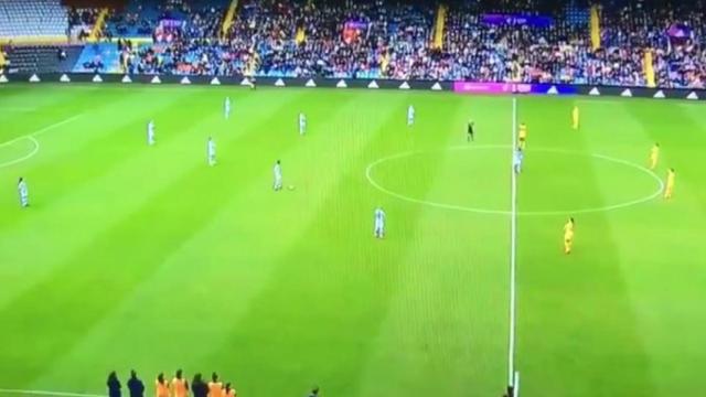 Parón durante el Barcelona - Real Sociedad por el convenio del fútbol femenino