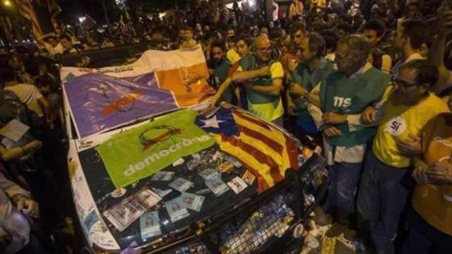 Concentración del 2O-S ante la Consejería de Economía en Barcelona.