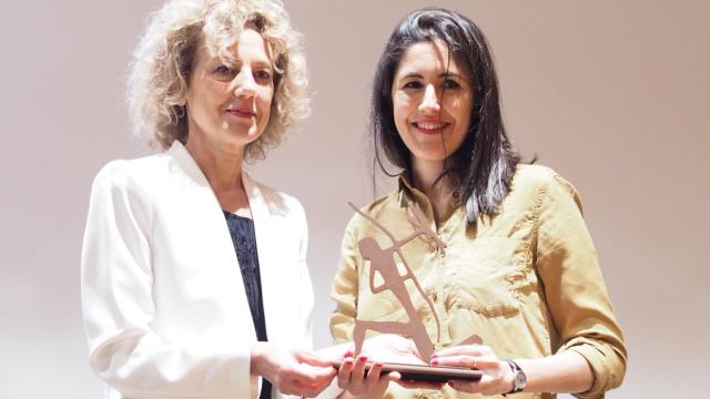 La directora de Seix Barral Elena Ramírez y la premiada Raquel Taranilla.