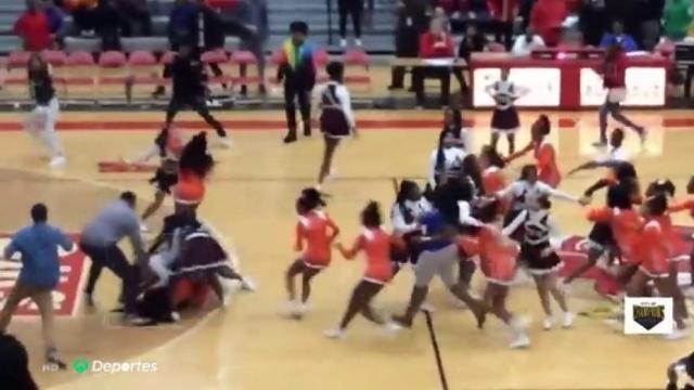 Tremenda pelea entre dos grupos de animadoras