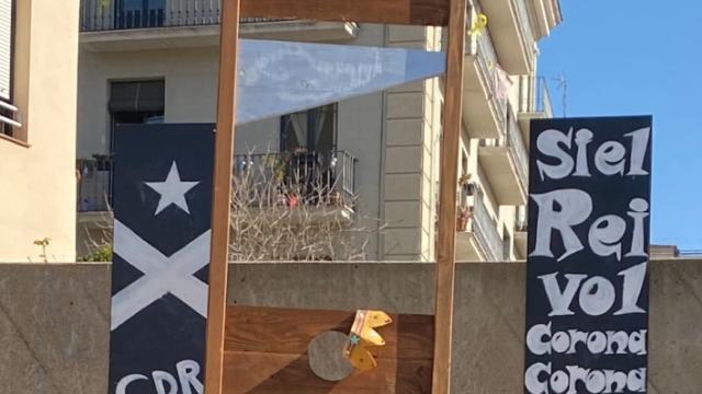 Guillotina para Felipe VI en Gerona.