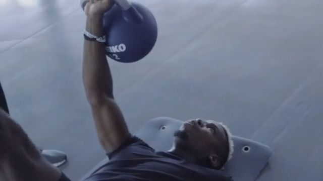 Paul Pogba, machacándose en el gimnasio