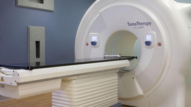 Una maquina de radioterapia.