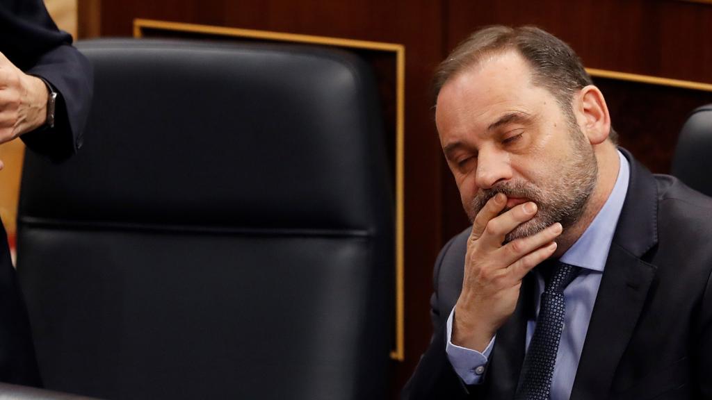 El exministro de Transportes, José Luis Ábalos, durante una sesión de control al Gobierno en 2020.