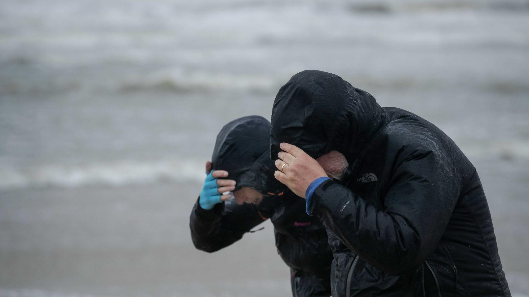 Un frente atlántico afecta al norte y noroeste de la Península. EFE/EPA