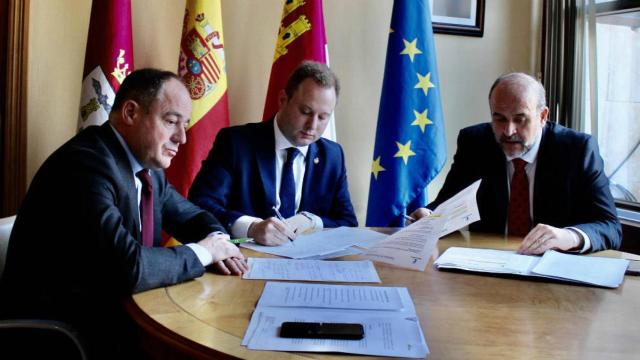 Emilio Sáez, Vicente Casañ y José Luis Martínez Guijarro, de izquierda a derecha