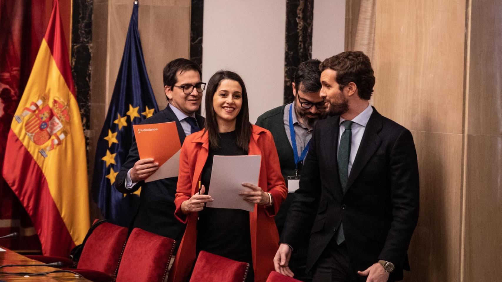 Arrimadas y Casado, durante una reunión en el Congreso de los Diputados.