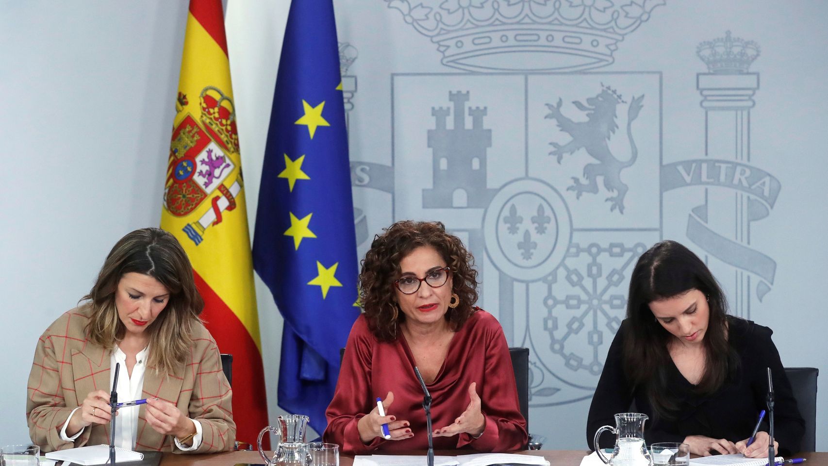 Las ministras de Trabajo, Yolanda Díaz; Hacienda, María Jesús Montero e Igualdad, Irene Montero; durante la rueda de prensa posterior a la reunión del Consejo de Ministros, este martes en La Moncloa.