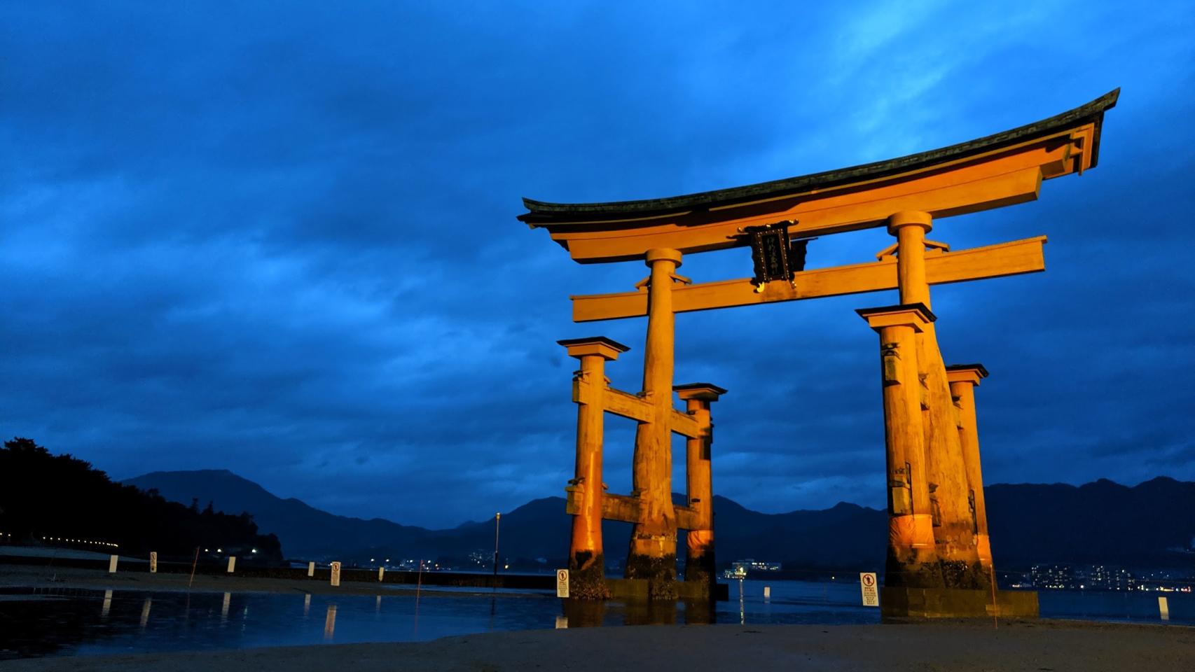 Un tori clásico en la costa japonesa.